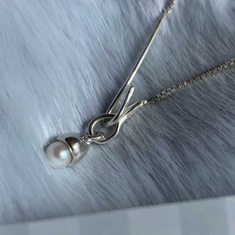 Silver Chain Pearl Necklace